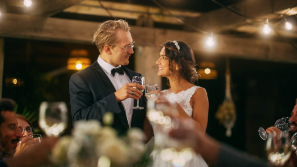 Maid Of Honor Was Embarrassed After Newlyweds Revealed Financial Present Quantities