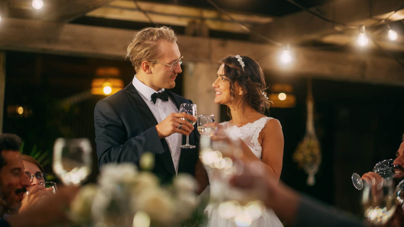 Maid Of Honor Was Embarrassed After Newlyweds Revealed Financial Present Quantities