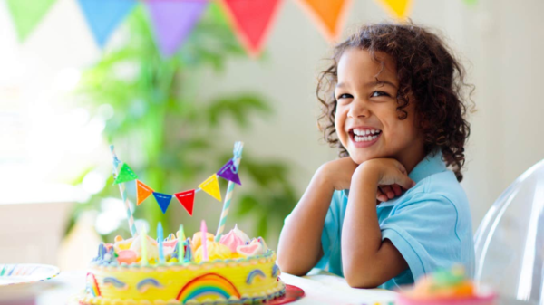 Dad Pours Champagne On His Daughter’s Head To Have a good time Her third Birthday Celebration