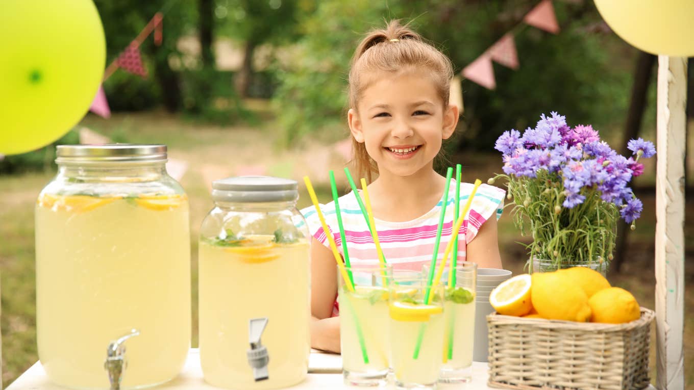 7-12 months-Outdated Begins Lemonade Stand To Pay For Mom’s Tombstone