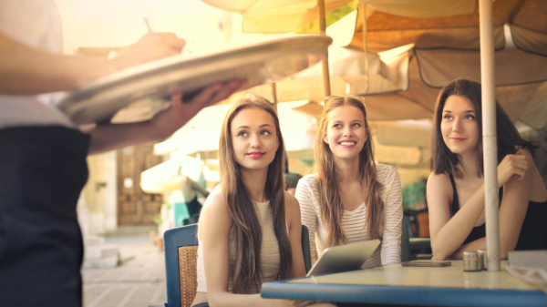 Group Of Teenage Ladies Apologize In Candy Letter To Waiter After Leaving Him A Low Tip