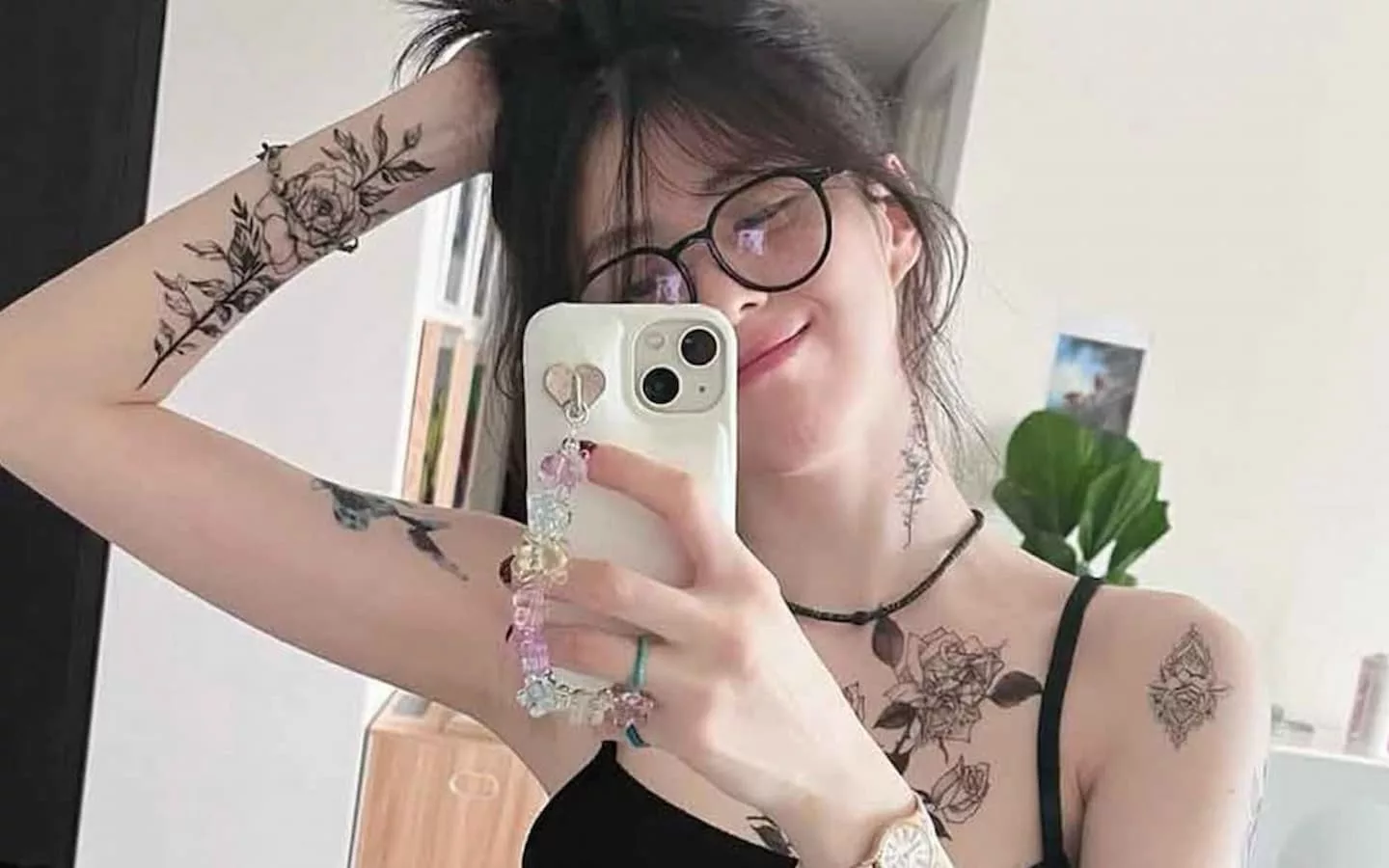 Han So Hee stuns lovers with a daring new tattoo glance